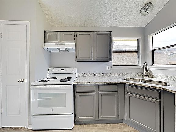 5th image of 707 Las Brisas Dr