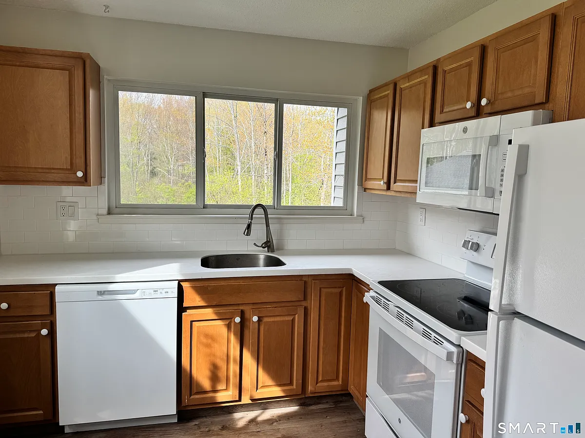 Building Photo - 11 Hilltop Dr #11