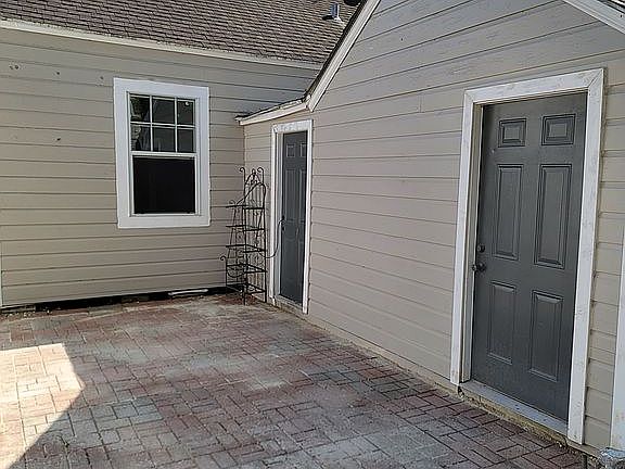 3rd image of 812 W Cherry Ave