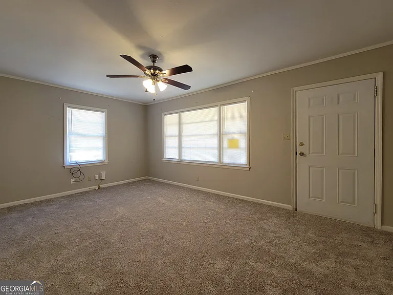 268 Elks St #B — Photo 3