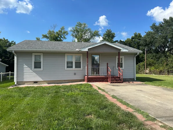 619 Felix St, Marshall, MO 65340