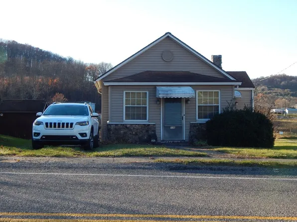 136 Main St, Karns City, PA 16041