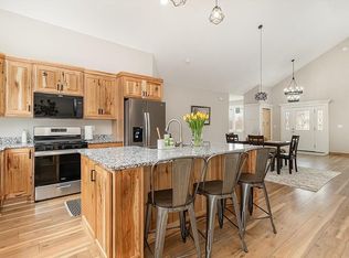 575 Elins Lake Rd SE, Cambridge, MN 55008