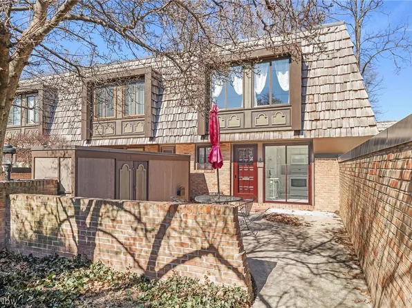 1110 By The Shores Dr APT 4, Huron, OH 44839