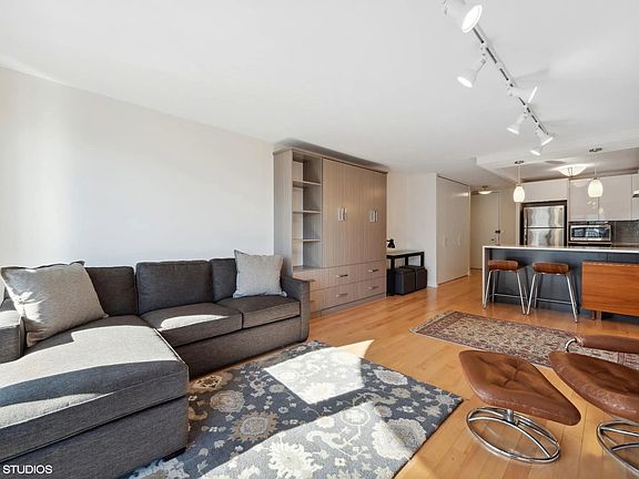 3rd image of 2020 N Lincoln Park W APT 12L