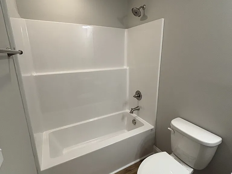 575 S Glover St — Photo 6
