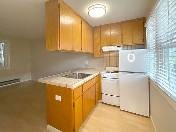 2nd image of 670 Live Oak Ave APT 10