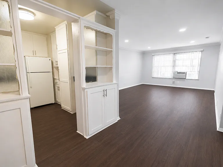 611 Levering Ave — Photo 3