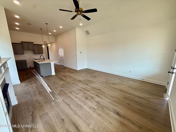 4th image of 807 Quitman Ct