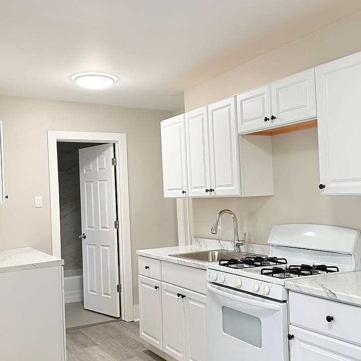1st image of 1042 1/2 Leishman Ave