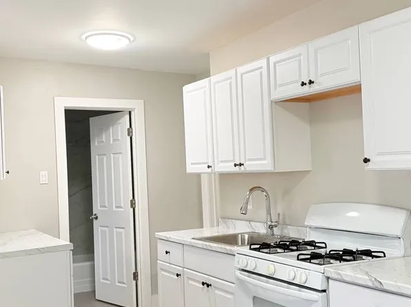 1042 1/2 Leishman Ave, New Kensington, PA 15068