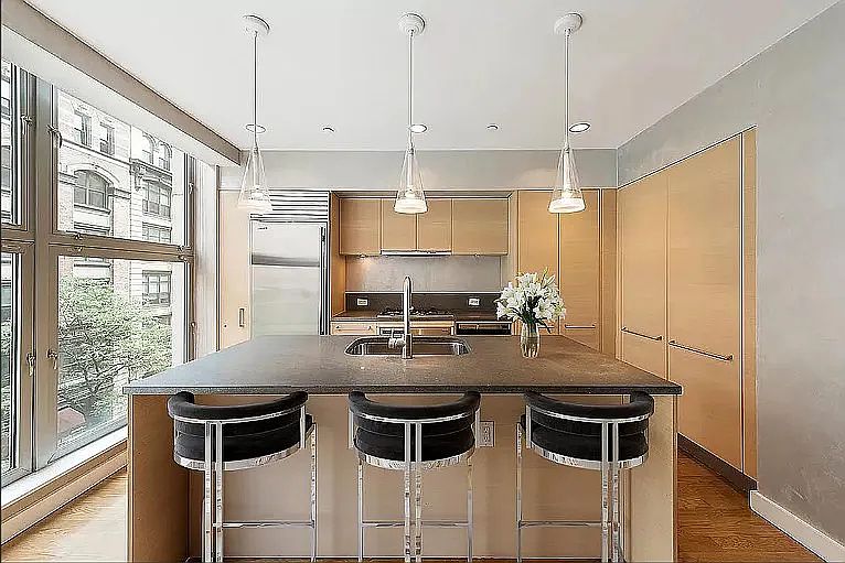 1st image of 136 W 17th St APT 4