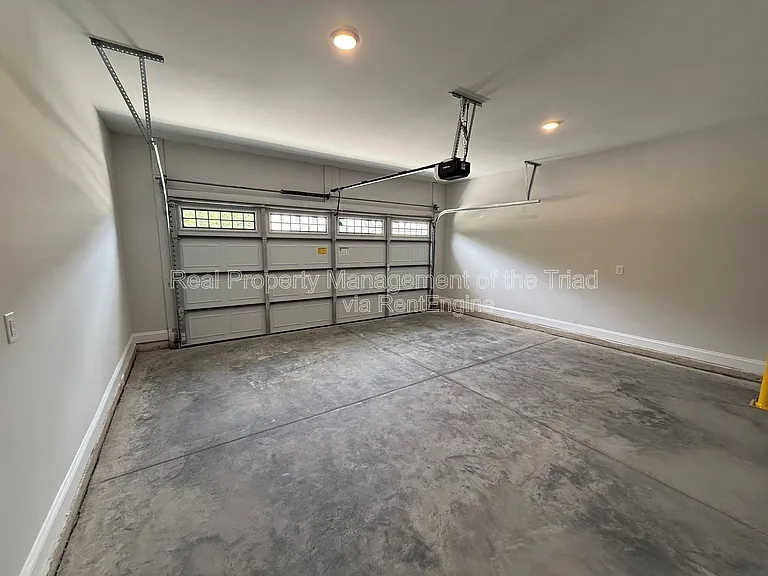 111 Oakdale Forest Ln — Photo 21