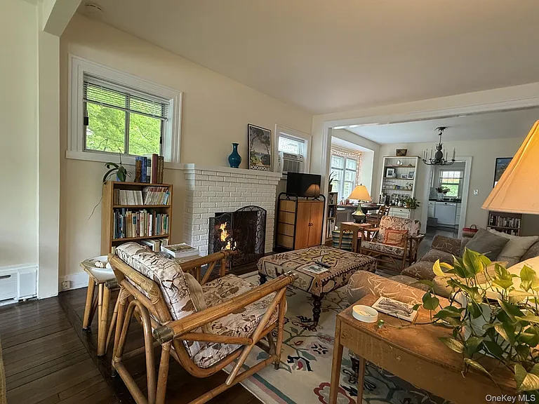 38 Sammis St — Photo 3