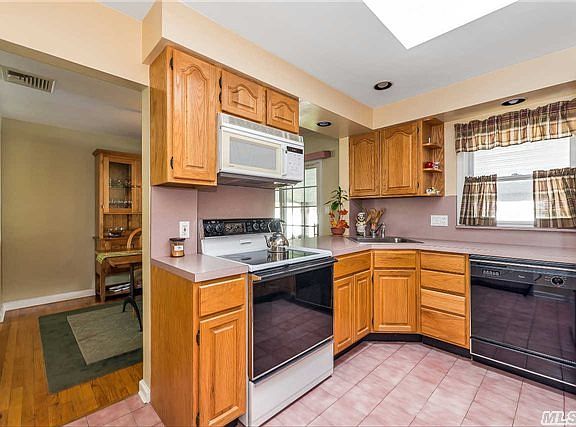 5th image of 2533 Falcon St