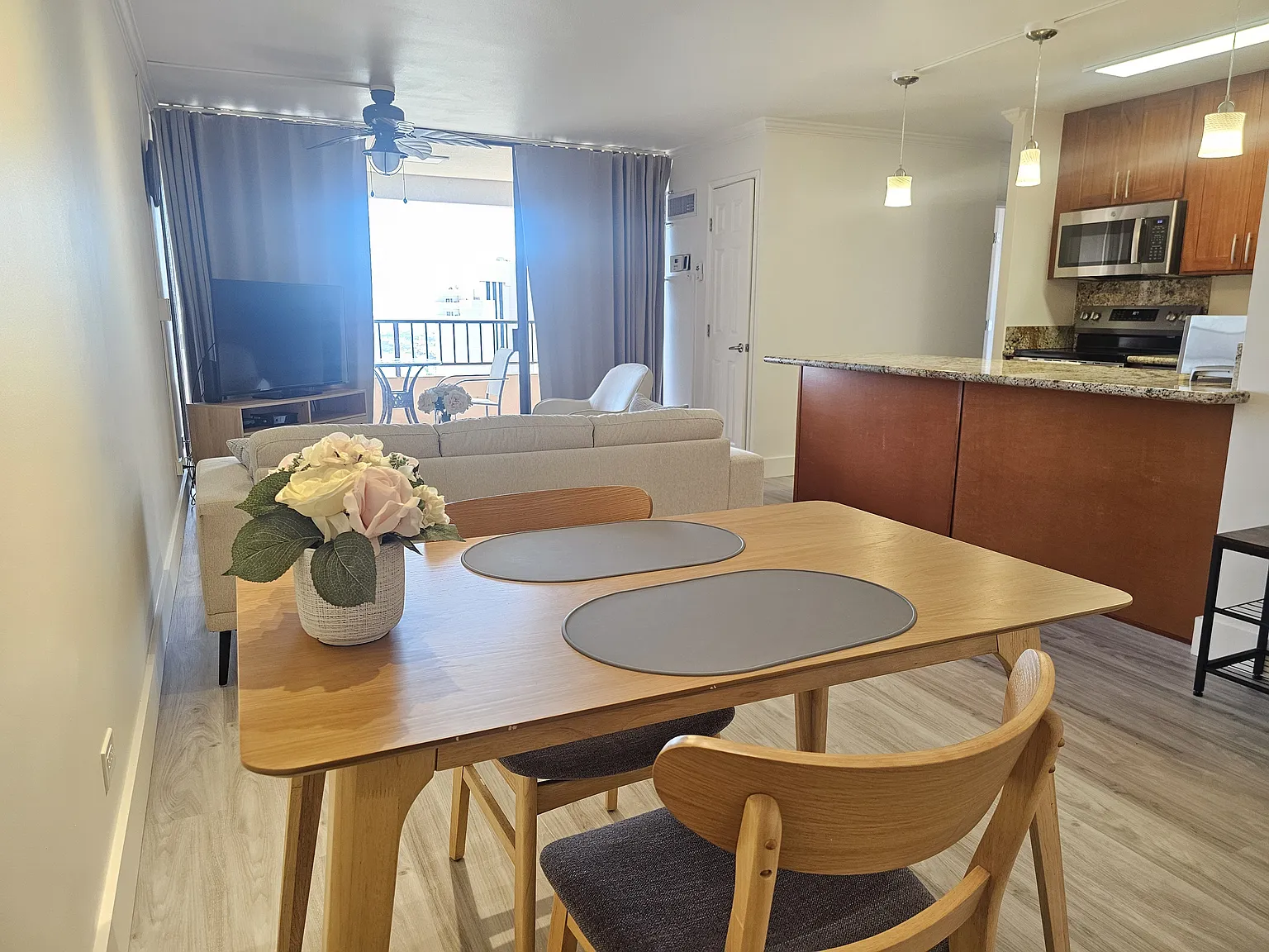 1 bed, 683 sqft, $3,600 — Photo 4