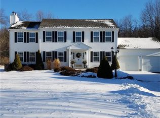 15 Brook Pasture Ln, Granby, CT 06035