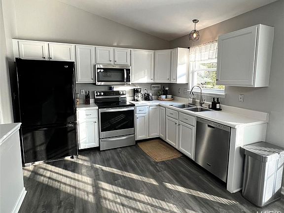 3rd image of 9 McClay Village Cir