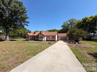 8400 Chestnut Oak Ct, Harrisburg, NC 28075