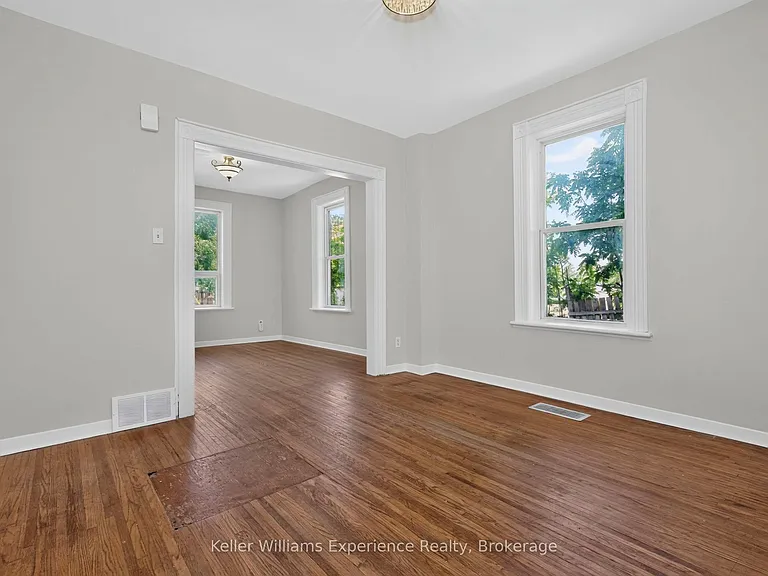 647 Ottawa St — Photo 13