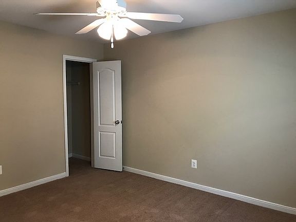 4th image of 302 S Chesire Ct