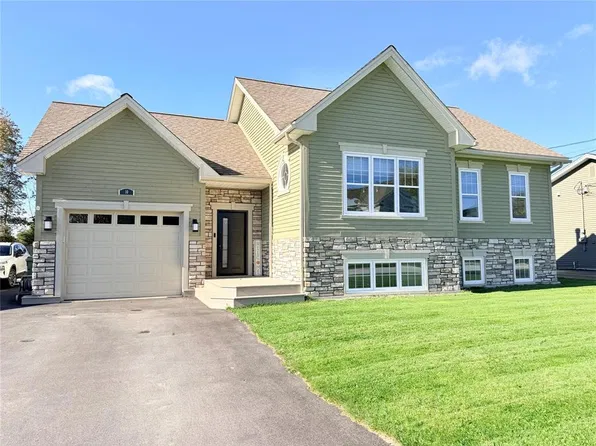 10 Ball Street, Deer Lake, NL A8A2K7