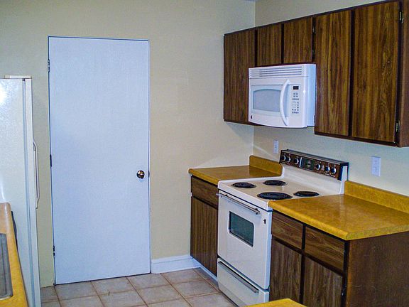 3rd image of 1415 Wood Hill Ct
