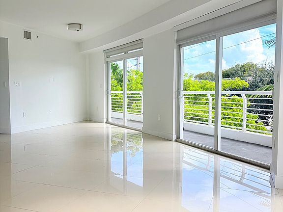 3rd image of 7700 Tatum Waterway Dr #301