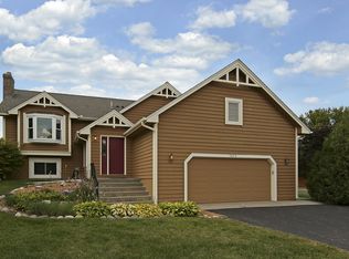 7013 Beacon Cir, Eden Prairie, MN 55346