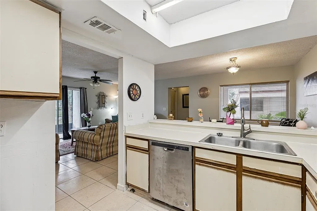 2 bed, 2.0 bath, 1132 sqft, $1,600 — Photo 4