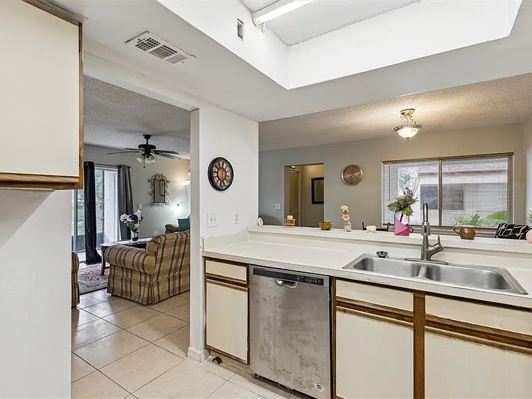 2554 Lakeway Branch Dr #3001 — Photo 4
