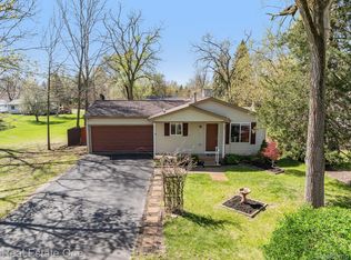 642 E Hamburg St, Pinckney, MI