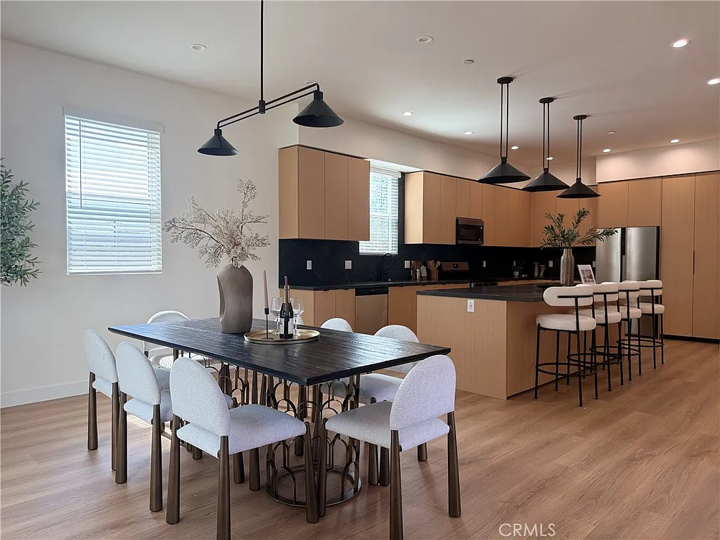 4 bed, 2190 sqft, $9,350 — Photo 1