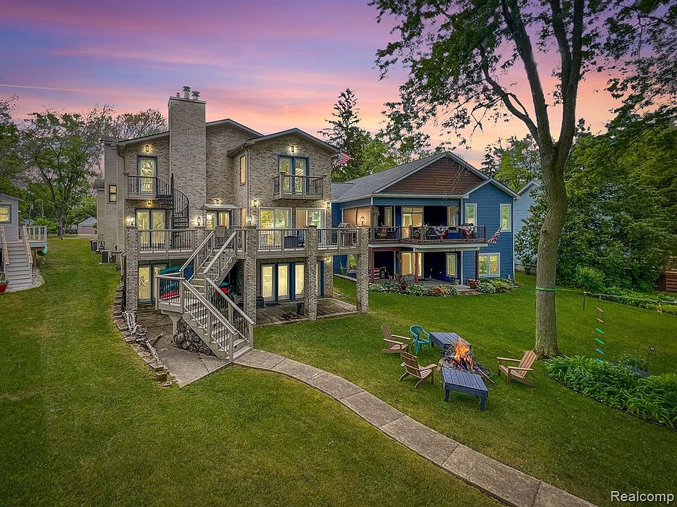 3213 Whitfield Dr, Waterford, MI 48329 Zillow