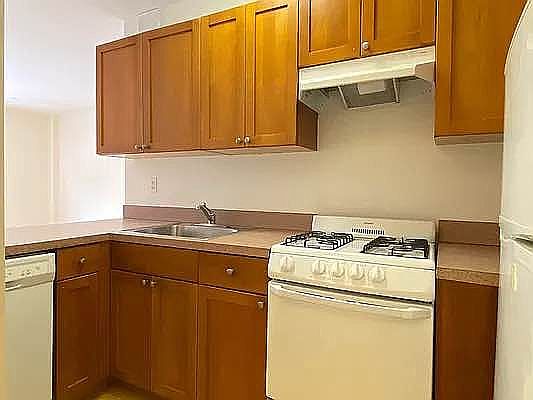2nd image of 107 E 102nd St APT 3C