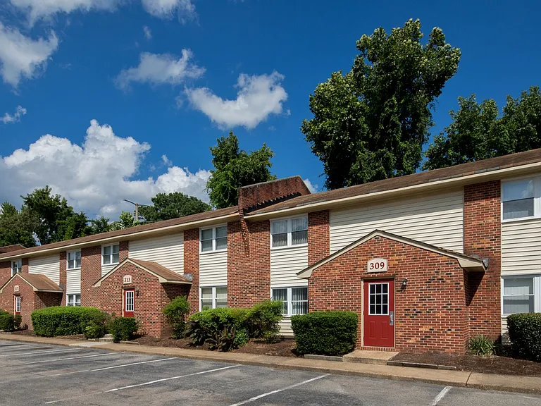 Chatham Square Apartments — Photo 4
