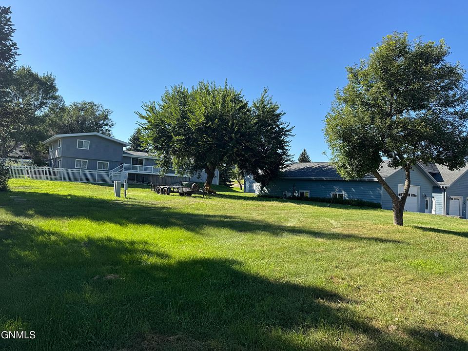 2nd image of 509 2nd St NE