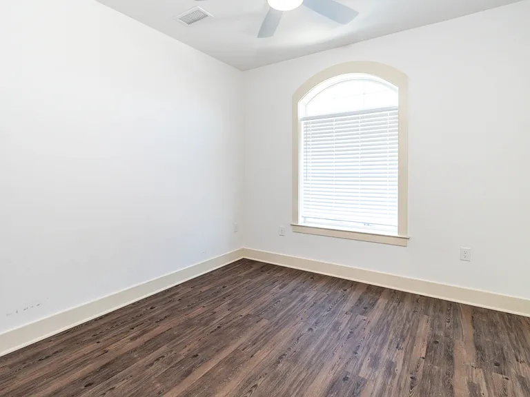 1110 Franck St #206 — Photo 14