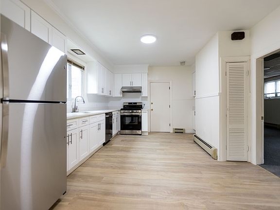 2nd image of 19-21 Woodbridge St #1