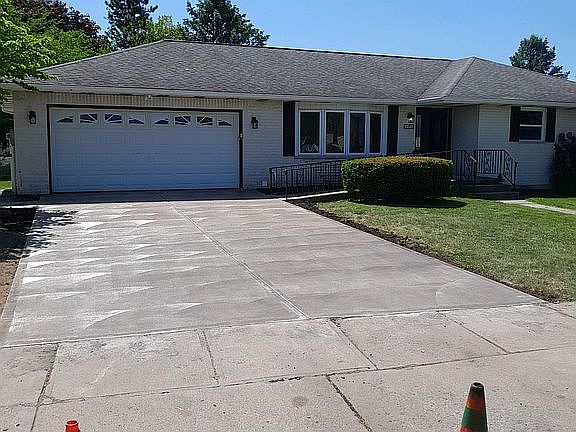 4th image of 205 Peacock Dr