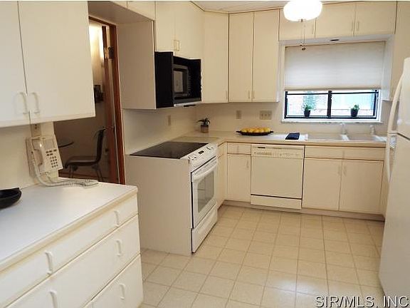 3rd image of 518 Oak Hill Dr