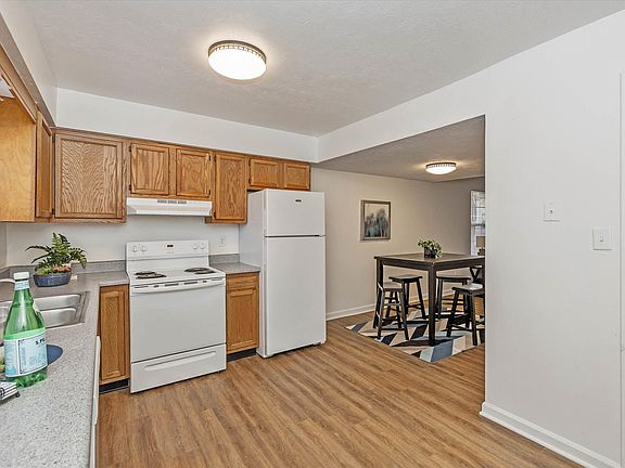 5th image of 1128 W Lincoln St #1128