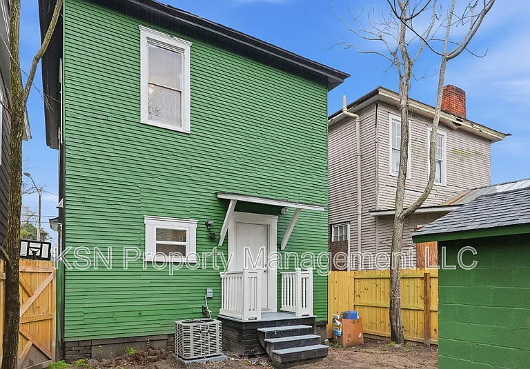 716 W 38th St — Photo 25