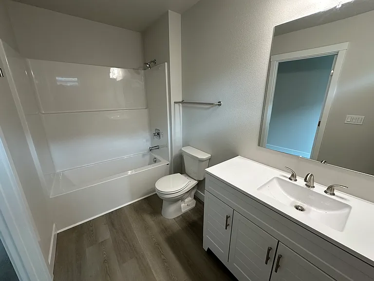 450 SE Lilly Ave #1 — Photo 5