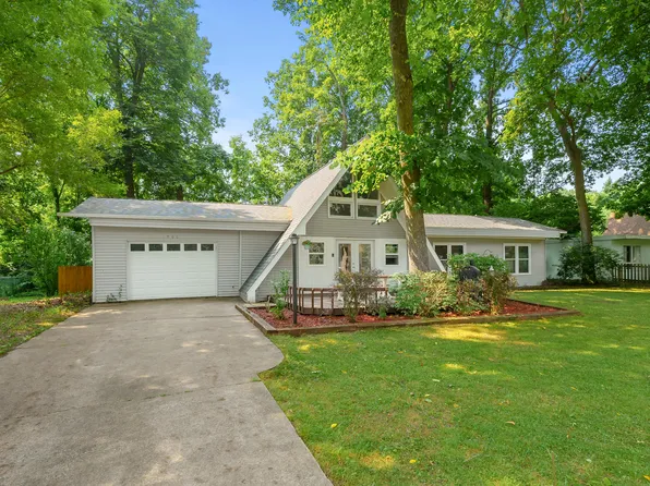 1900 Derfla Dr, Saint Joseph, MI 49085