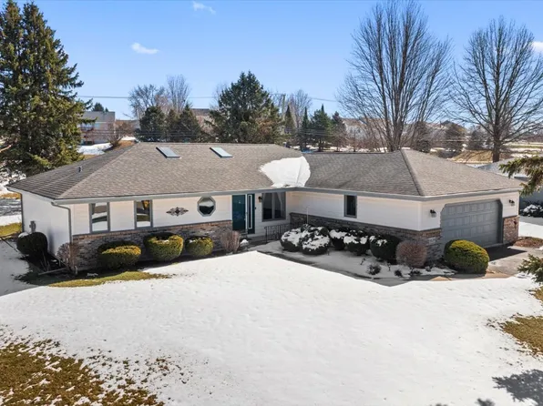 6629 Swansdown Rd, Loves Park, IL 61111