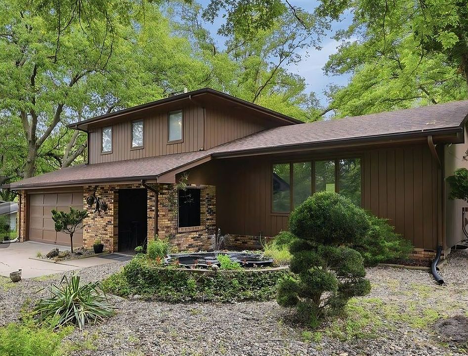 1st image of 813 College Rd