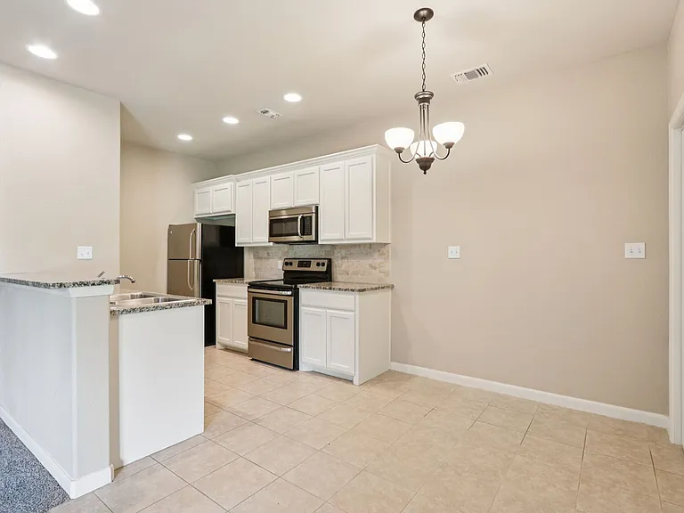 B2 - DUPLEX - 2BD, 2BA - 1054SF - Dining Room/Kitchen
