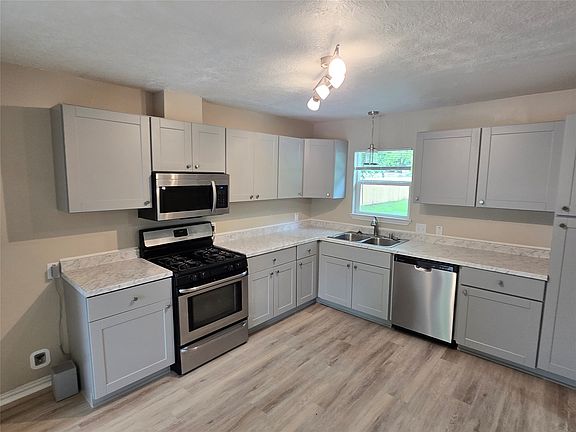 3rd image of 515 Elkhart Ave