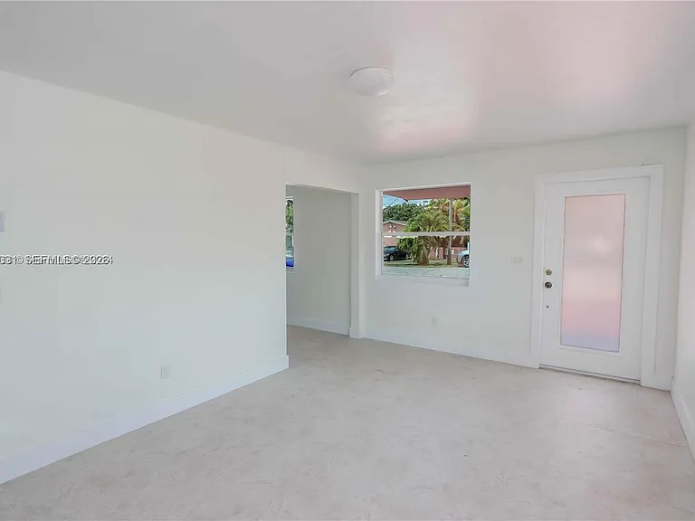 2943 SW 36th Ave #A — Photo 2
